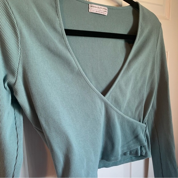 Urban Outfitters Ribbed Long Sleeve Wrap Crop Top, size L - Picture 3 of 6
